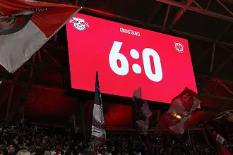 Побой в Източна Германия! „Биковете“ разпердушиниха „орлите“