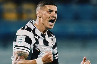 Разван Луческу пусна в игра Деспосов, а след 20 минути го извади