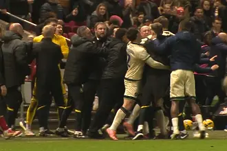 Жесток бой в Чемпиъншип - Милуол и Бристол Сити показаха ММА и бокс, а не футбол (ВИДЕО)