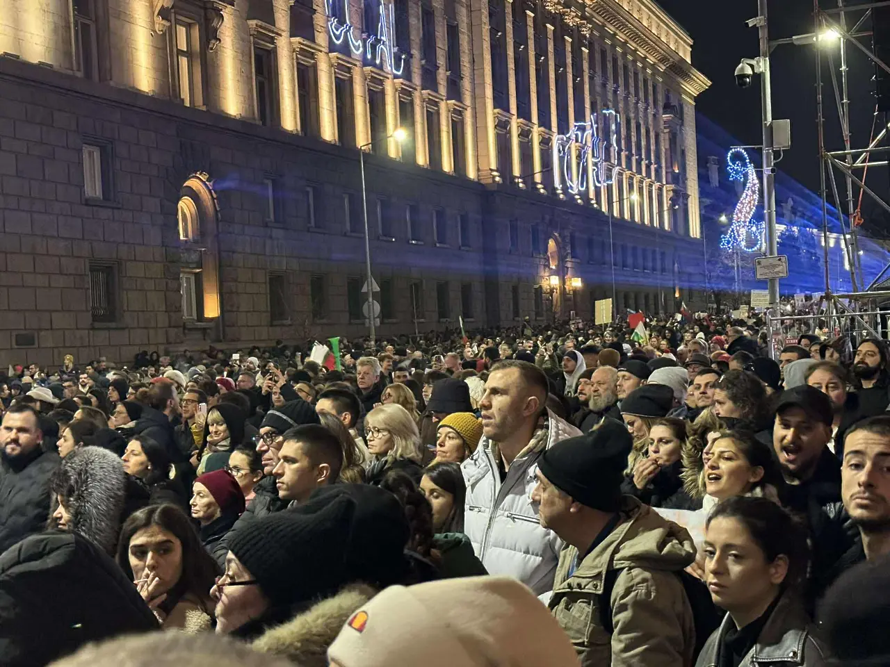 Атанас Илиев (с бялото яке) на протеста в центъра на София / dsport.bg 