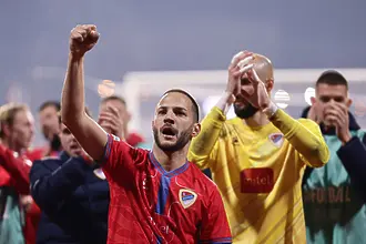 Клубът спечели 7,2 млн. евро от Европа, лидер е в класирането, но играчи и треньори са без заплати