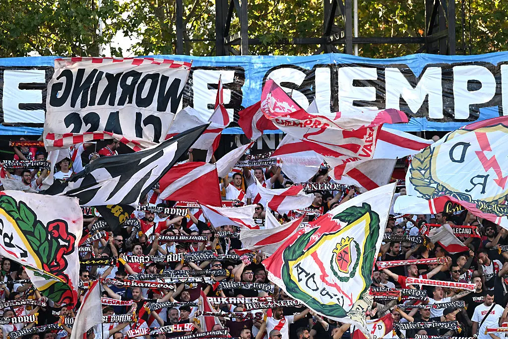 Фенове на Райо Валекано са хоспитализирани след засада в Полша