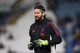 Алисон застана на страната на Слот в скандала със Салах