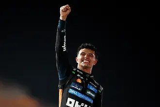 От „момчето за чай“ до краля на света