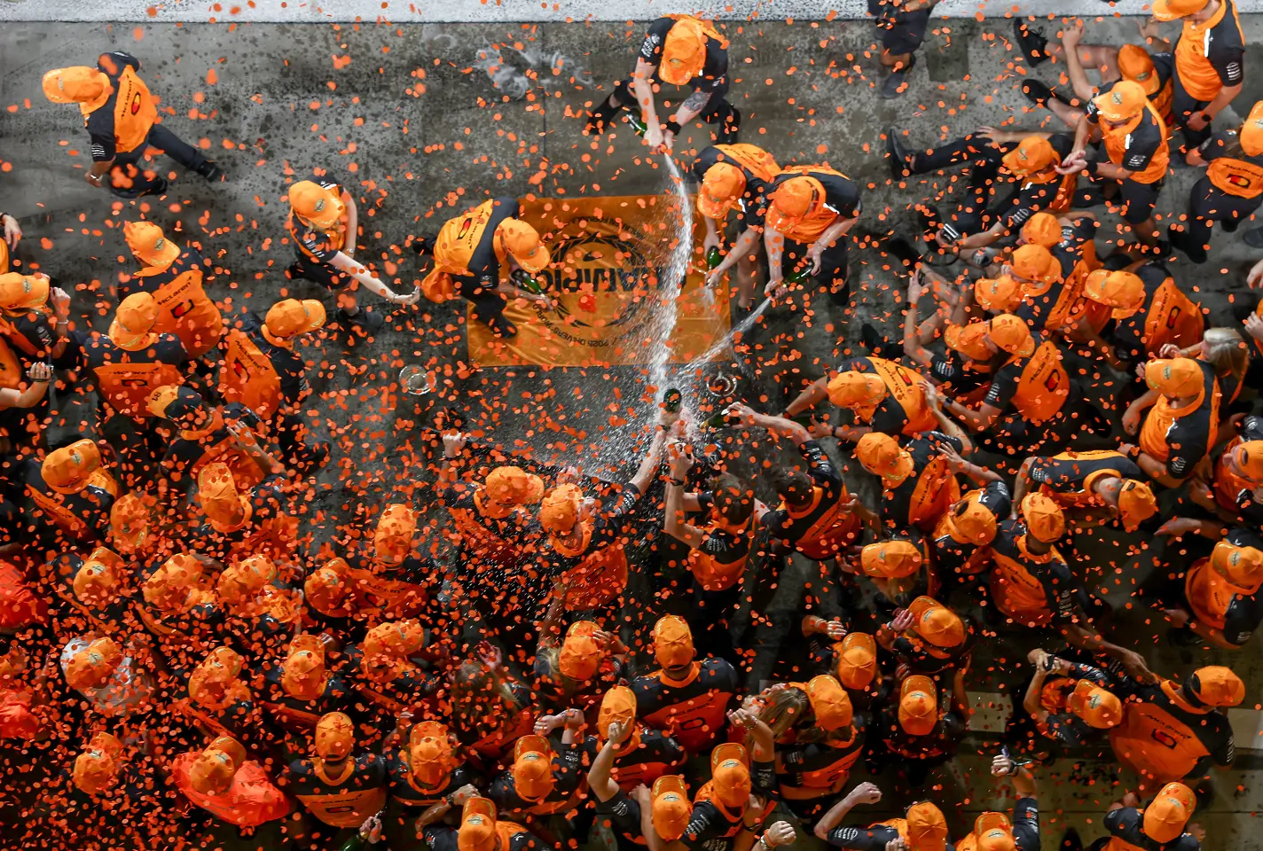 Празненствата в Макларън след световната титла на Ландо Норис / Getty Images