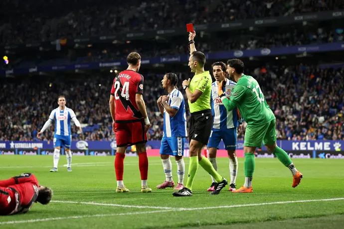 Еспаньол пребори спорно съдийство за три точки срещу Райо