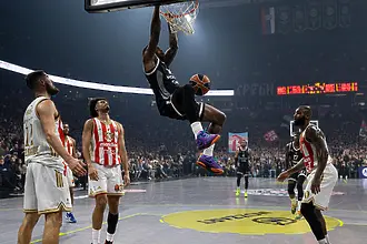 Феновете на Цървена звезда бесни - осъмниха се в честността на дербито с Партизан, намесена е политика