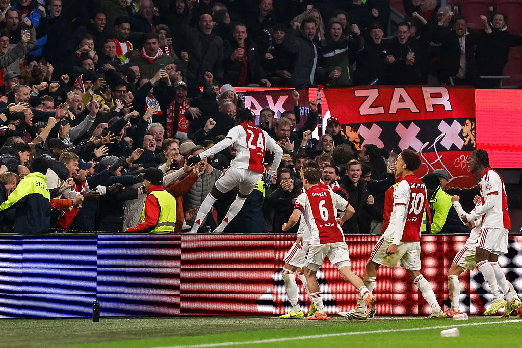 Аякс се радва след гол в Де Класикер срещу Фейенорд / Getty Images 