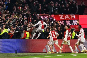 Аякс ликува в Дербито на Нидерландия с голове в началото и в края срещу Фейенорд