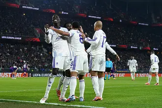 Астън Вила пребори Базел пред погледа на Роджър Федерер