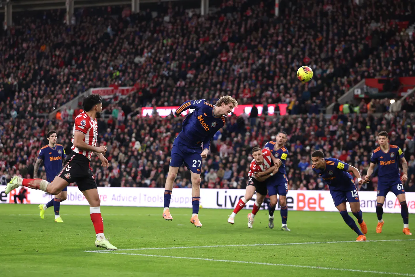 Автогол на Ник Волтемаде донесе победа за Съндърланд срещу Нюкасъл / Getty Images