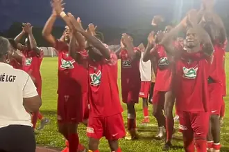 Те са от село в Гваделупа, ходят на мачове с маракаси и искат да изхвърлят Лориен от Купата на Франция