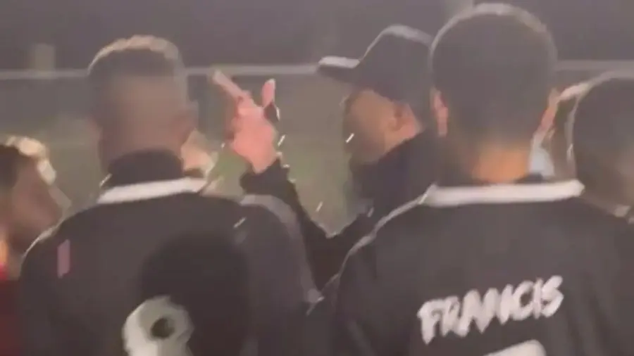 Контузеният Габриел Магаляеш замесен в необичаен инцидент по време на аматьорски мач в Лондон