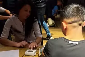 Банкетът на „братлетата“ започна с мерене на кръвно (ВИДЕО)