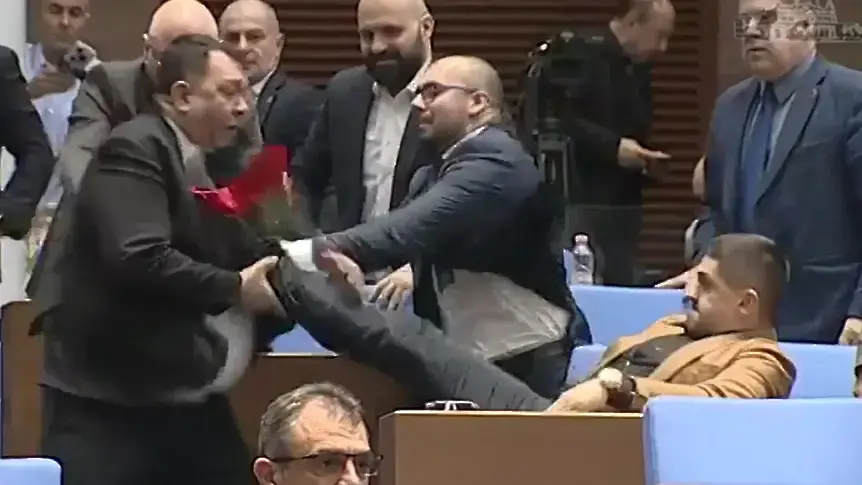 Бой между Радостин Василев и Гюнай Далоолу / Снимка: НС