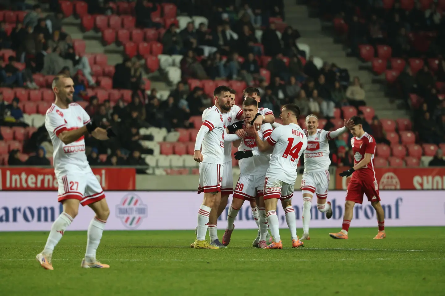 Тонислав Йорданов и съотборниците му в Кишварда / www.facebook.com/kisvardafc