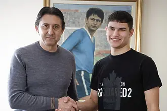 Стоилов подписа с Левски