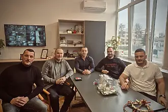 Ръководители в ЦСКА и лидерът на Сектор Г посетиха СУ „Генерал Владимир Стойчев“