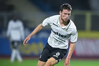 Защитник на Славия подписа с лидера в Гърция