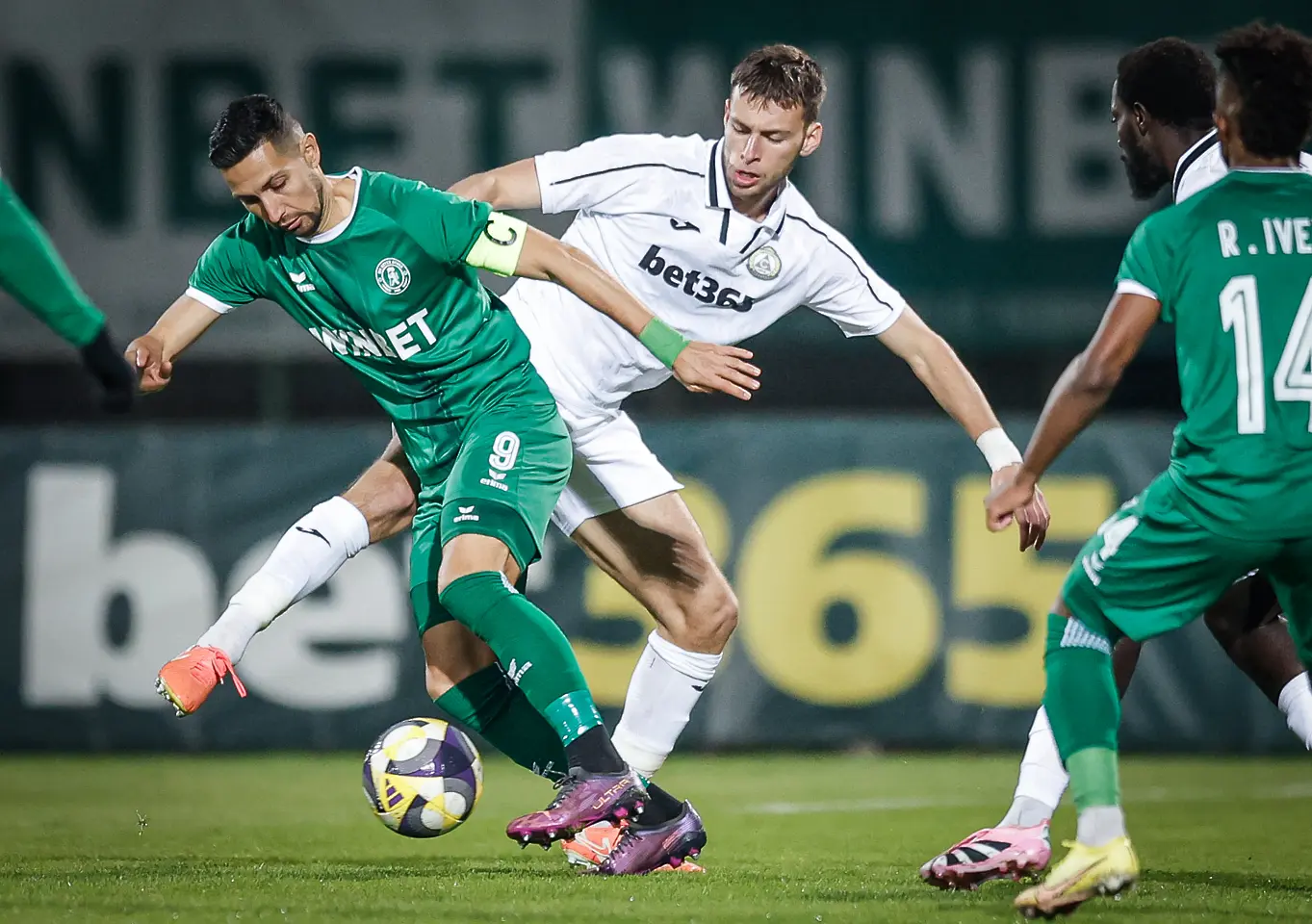 Даниел Генов, Мартин Георгиев, Ботев Враца - Славия / startphoto.bg