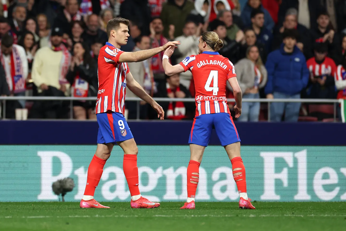 Александър Сьорлот и Конър Галахър / Getty Images