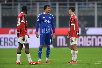 Италия не е като Испания - Милан и Комо ще играят на друг континент