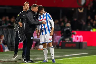 Десетина минути за Християн Петров при силен мач на Хееренвеен