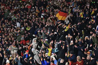 ФИФА се сети, че на Световното са нужни фенове и намали цените на билетите