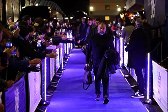 Барселона предлага нов договор на Ханзи Флик 