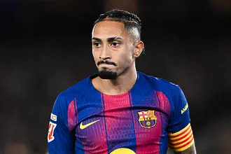 Съпругата на Рафиня пита ФИФА: Той баскетболист ли е?