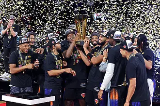 Ню Йорк Никс пречупи Сан Антонио Спърс в края и вдигна Купата на НБА 