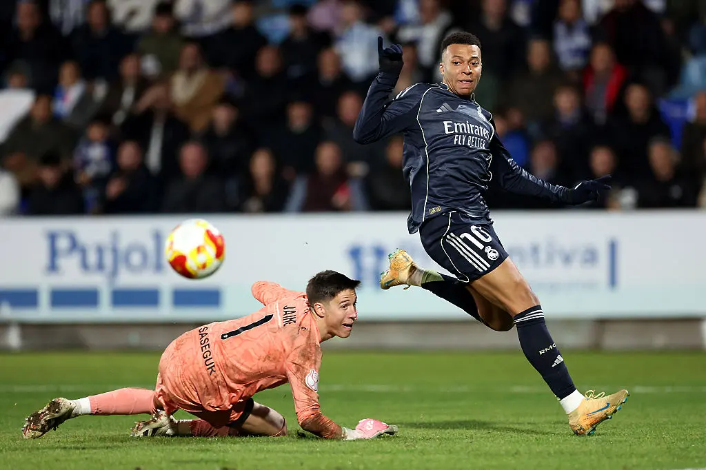 Килиан Мбапе вкарва във врата Талавера за Купата / Getty Images