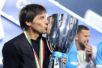 Наполи иска да удължи договора на Антонио Конте