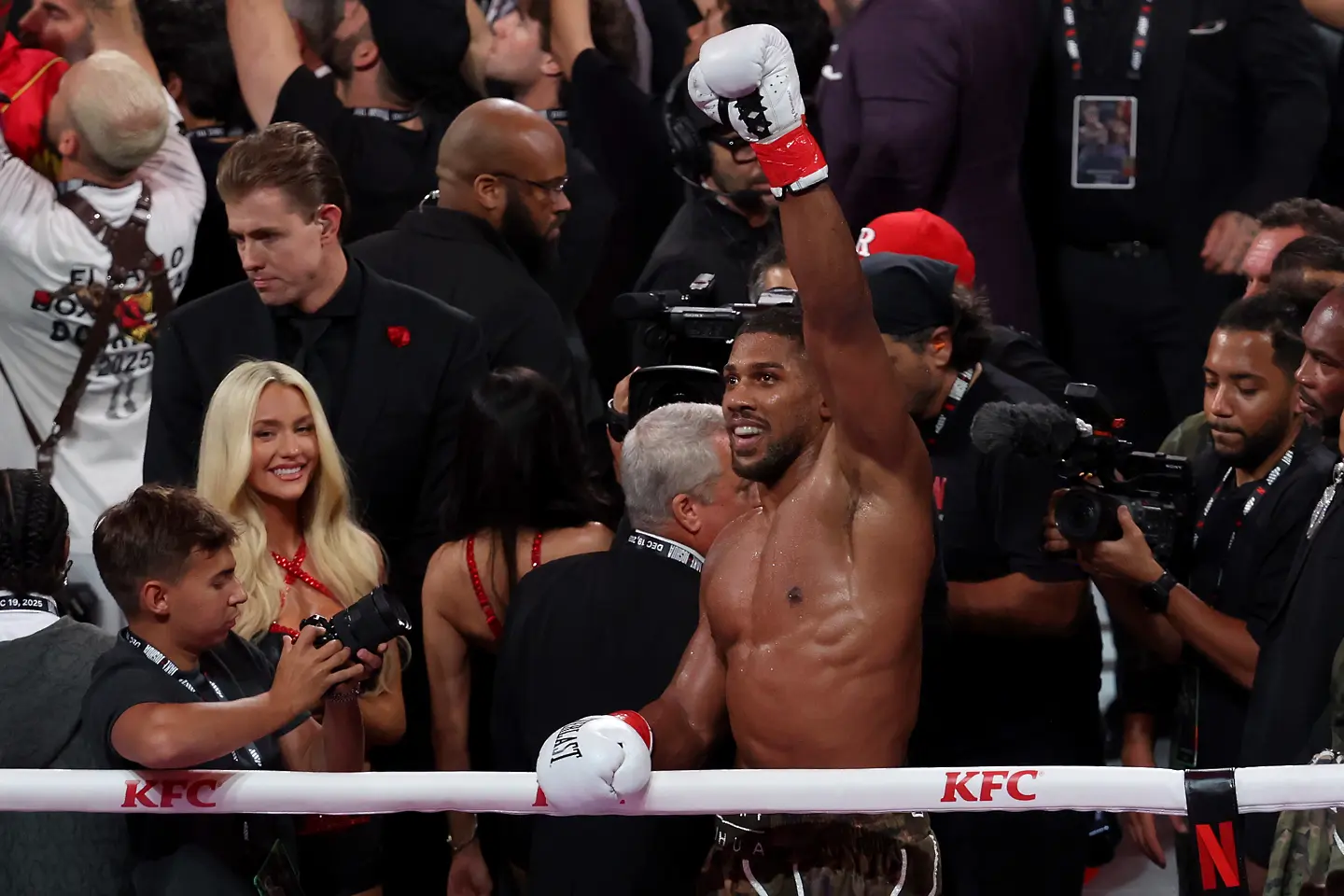 Антъни Джошуа с брутален нокаут срещу Джейк Пол / Getty Images