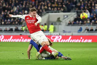 Дузпа на Гьокереш осигури на Арсенал първото място по Коледа