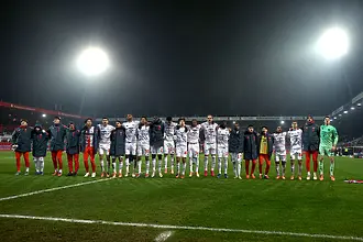 Те посрещат Коледа непобедени 