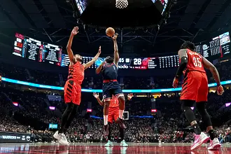 ЛА Клипърс продължи победната си серия с девет тройки на Лопес и 34 точки на Брадата (ВИДЕО)