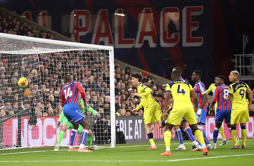 Голът на Арчи Грей, донесъл победата на Тотнъм над Кристъл Палас/Getty images