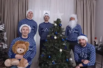  „Синьо“ празнично настроение: Цунами в ролята на Дядо Коледа, Вуцов е елха (ВИДЕО)