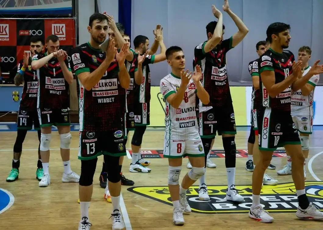 Пирин и Нефтохимик с чисти победи във волейболното първенство