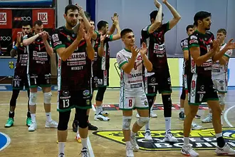 Пирин и Нефтохимик с чисти победи във волейболното първенство