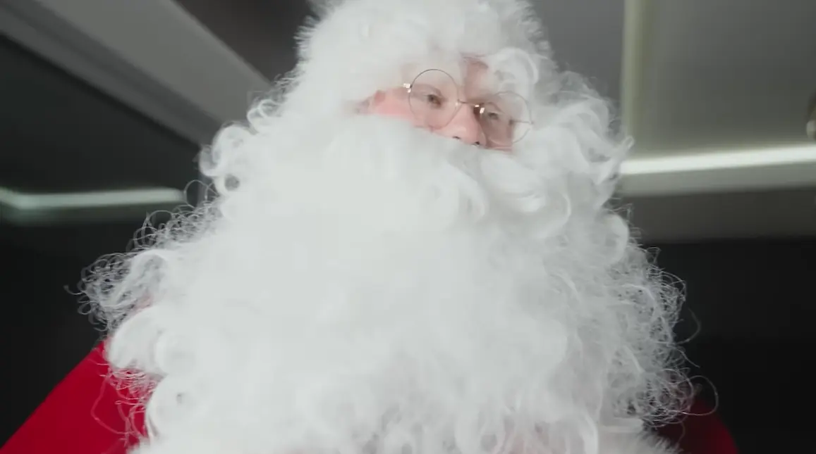 Ерлинг Холанд като Дядо Коледа / youtube.com/@erling