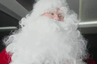 Познахте ли този Дядо Коледа? Той е един от най-добрите играчи в света и... децата го разкриха (ВИДЕО)