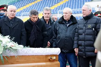 Емил Костадинов: Голям човек, голяма личност, голям треньор (ВИДЕО)