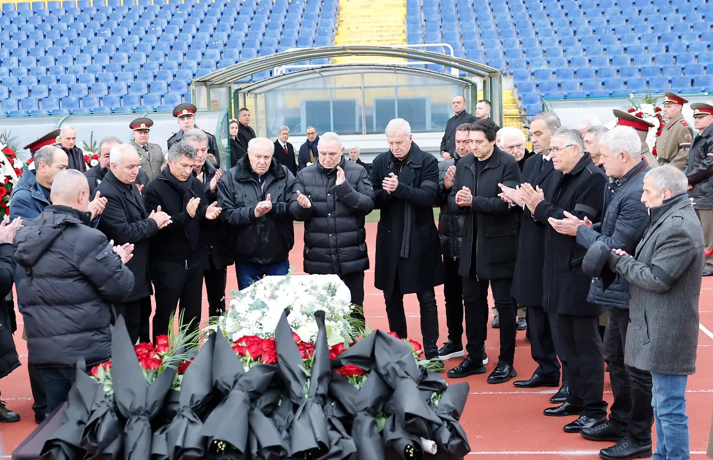 Героите от САЩ'94 отдадоха последна почит на Димитър Пенев (ВИДЕО)