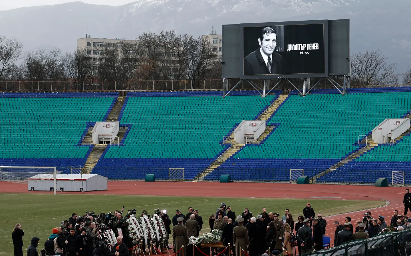 Поклонение пред Димитър Пенев / startphoto.bg
