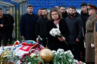 Киселова на поклонението на Пенев: На 12 юли стадионът беше пълен, сега е тихо (ВИДЕО)