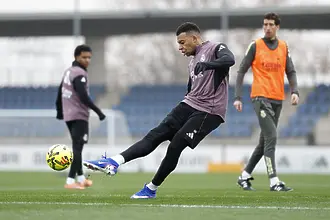 Мбапе е в Джеда! Ще играе ли на финала въпреки контузията?