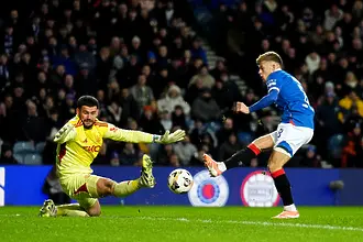 Колеблив Митов пусна два от Рейнджърс