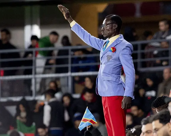 Футболист на Алжир се подигра със символа на ДР Конго (ВИДЕО)